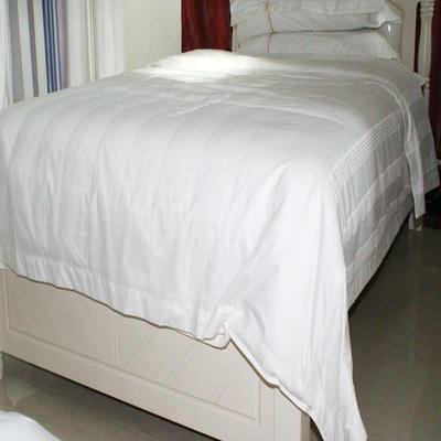 Five-star hotel 2.0m bed, 1.8m bed,1.5m bed Irregular stripe plus color line duvet cover
